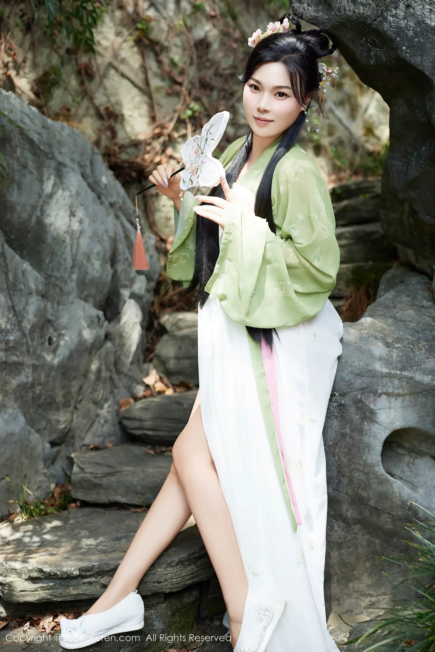 图片[3]-[XiuRen秀人网] VOL.9162 模特麦田中秋汉服主题户外性感薄纱服饰秀曼妙身姿诱惑写真73P-秀人网官方网站